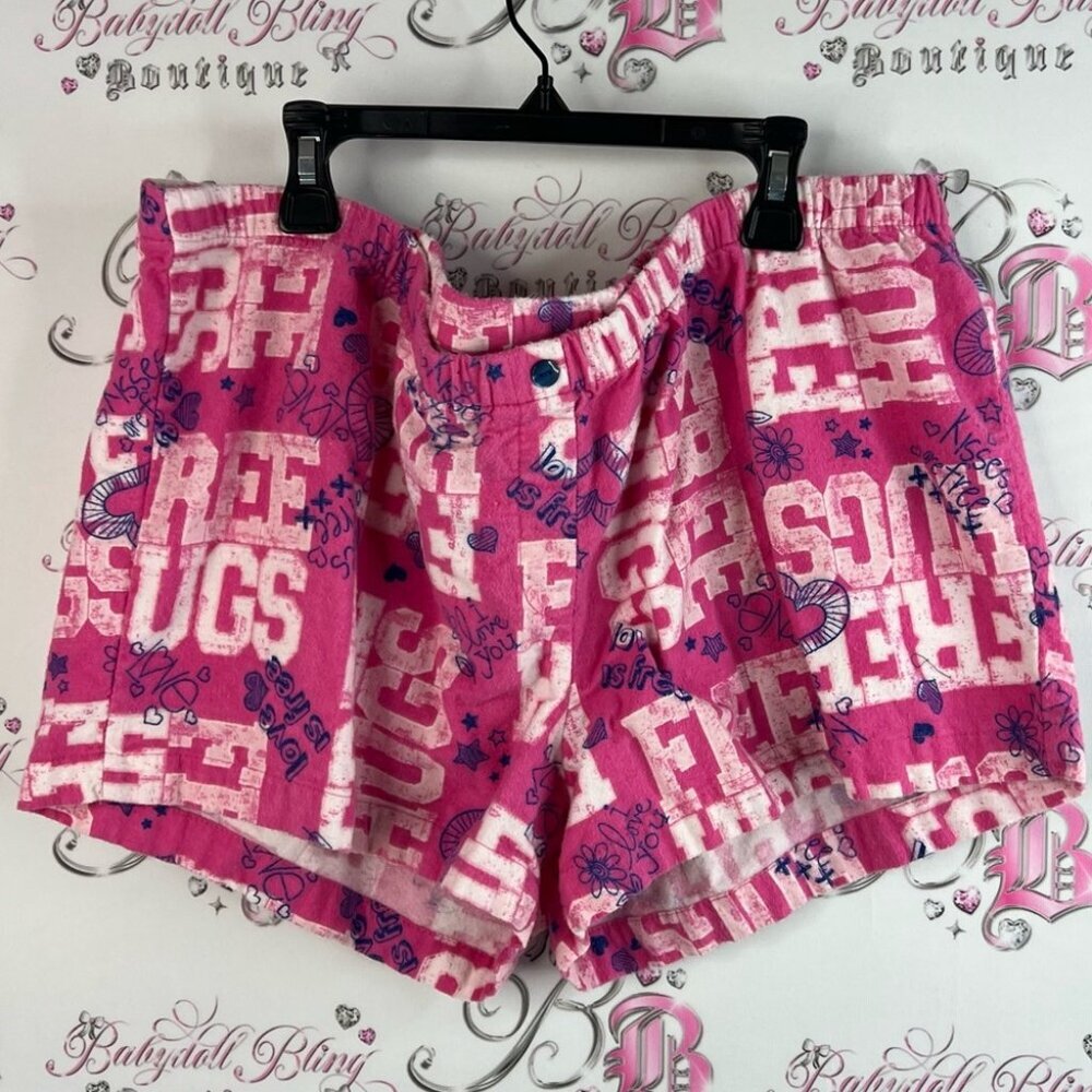 725 originals plus shorts free hugs love hearts Pink Graphic Women's Shorts